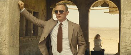 Spectre – Brown Linen-Blend Jacket in Morocco Bond is able to wait patiently in the heat by dressing comfortably in a lightweight linen blend jacket.