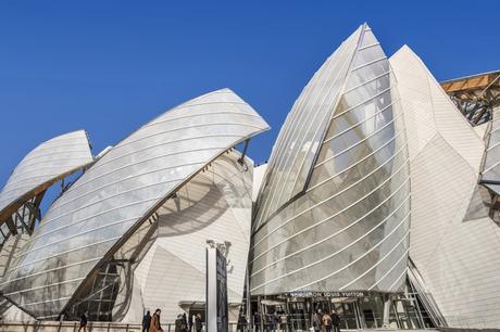 20 incredible buildings that defy the laws of physics