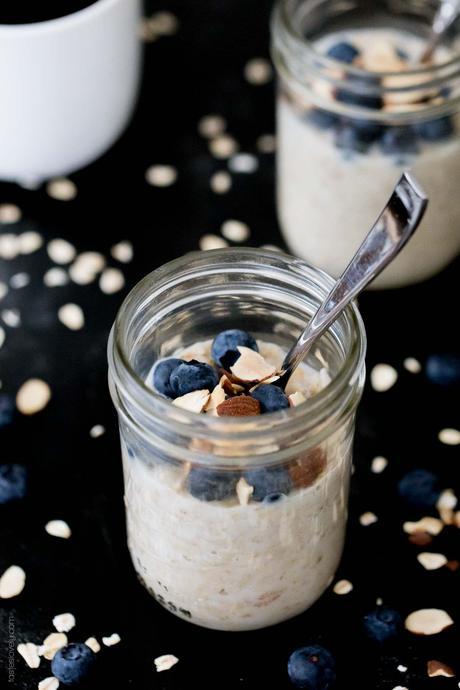 Vanilla-Almond-Overnight-Oatmeal-with-Blueberries-a-quick-and-healthy-make-ahead-breakfast-that-is-dairy-free-gluten-free-sugar-free-and-low-calorie-1