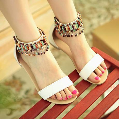 Flat Sandals Back In Trend!