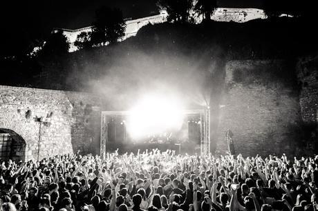 I got a chance to shoot Dubfire play at the Barutana venue at the fortress, insanely awesome location.