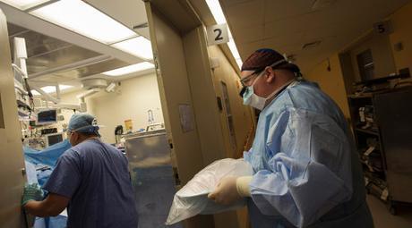 Doctors preparing for organ transplant (Photo by Keith Bedford/Reuters)