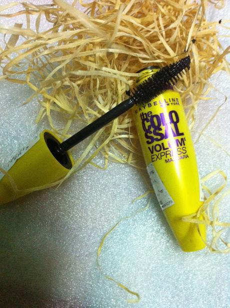 MAYBELLINE THE COLOSSAL VOLUM’ EXPRESS MASCARA REVIEW