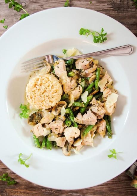 Italian Boneless Chicken Thighs with Green Beans, Mushrooms and Sour Cream Sauce