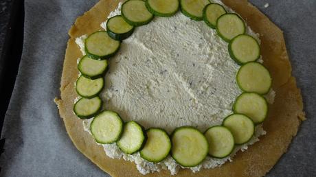 zucchini-and-ricotta-gallete-recipe-entree-starter-healthy-wholewheat-pastry-crust-free-form-tart-French-cuisine-easy-rustic-parmesan-lunch-box