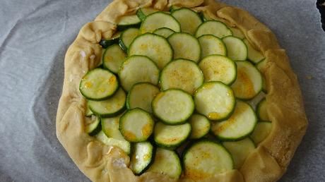 zucchini-and-ricotta-gallete-recipe-entree-starter-healthy-wholewheat-pastry-crust-free-form-tart-French-cuisine-easy-rustic-parmesan-lunch-box