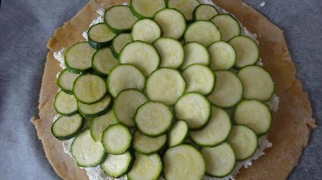 zucchini-and-ricotta-gallete-recipe-entree-starter-healthy-wholewheat-pastry-crust-free-form-tart-French-cuisine-easy-rustic-parmesan-lunch-box