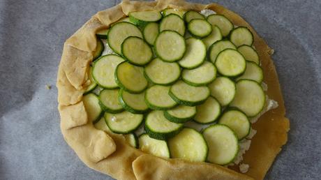 zucchini-and-ricotta-gallete-recipe-entree-starter-healthy-wholewheat-pastry-crust-free-form-tart-French-cuisine-easy-rustic-parmesan-lunch-box