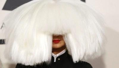 Australian singer Sia arrives at the 57th annual Grammy Awards in Los Angeles, California February 8, 2015.   REUTERS/Mario Anzuoni (UNITED STATES  - Tags: ENTERTAINMENT)  (GRAMMYS-ARRIVALS)