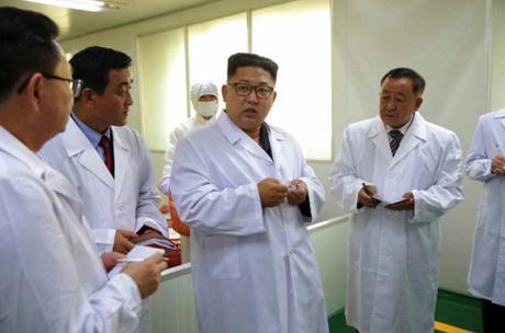 Kim Jong Un speaks to factory managers during a visit to the Taedonggang Syringe Factory in a photo which appeared top-center on the front page of the September 24, 2016 edition of the WPK daily organ Rodong Sinmun (Photo: Rodong Sinmun).
