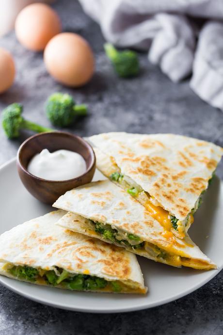 Broccoli Cheddar Breakfast Quesadillas- a tasty, freezer-friendly breakfast meal prep recipe!