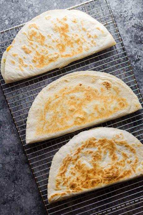 Broccoli Cheddar Breakfast Quesadillas- a tasty, freezer-friendly breakfast meal prep recipe!