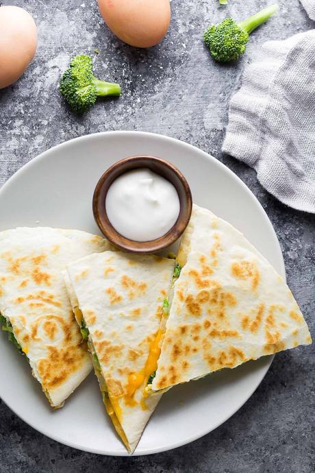Broccoli Cheddar Breakfast Quesadillas- a tasty, freezer-friendly breakfast meal prep recipe!