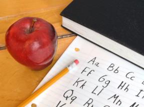 apple_on_desk