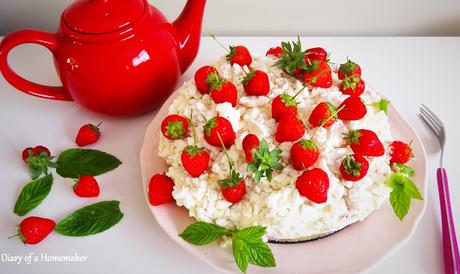 eaton-mess-cheesecake-dessert-cold-dessert-frozen-dessert-easy-dessert-meringue-strawberrie-digestie-biscuits-double-cream-philadelphia-cheese-icing-sugar-melted-butter-high-tea-afternoon-tea-summer-desserts-