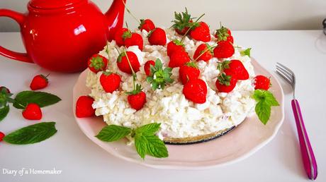 eaton-mess-cheesecake-dessert-cold-dessert-frozen-dessert-easy-dessert-meringue-strawberrie-digestie-biscuits-double-cream-philadelphia-cheese-icing-sugar-melted-butter-high-tea-afternoon-tea-summer-desserts-