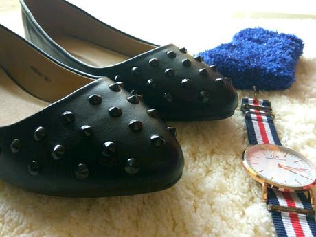 Rugged meets feminine - Allen Solly Black Ballerinas