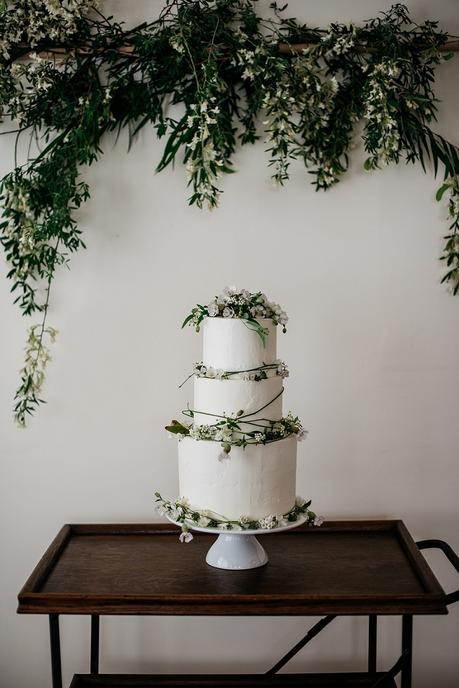 7 Fabulicious Wedding Cake Trends for the Coming Season