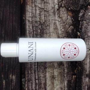 UNANI Il-lluminate Milk Cleanser