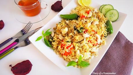 nawabi-biryani-Indian-cuisine-main-dish-rice-tomatoes-garam-masala-red-pepper-fried-onions-kewra-screwpine-cashews-almonds-sesame-seeds-lemon-mint-green-pepper-cloves-cinnamon-chicken-pilaf-entree-