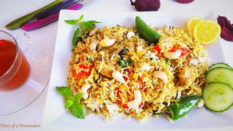 nawabi-biryani-Indian-cuisine-main-dish-rice-tomatoes-garam-masala-red-pepper-fried-onions-kewra-screwpine-cashews-almonds-sesame-seeds-lemon-mint-green-pepper-cloves-cinnamon-chicken-pilaf-entree-