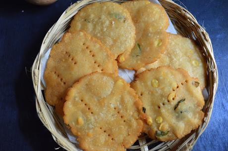 Rice Thattai | Crispy Thattai | Festive Snack Recipe