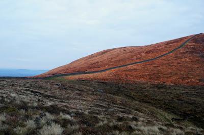 Col between Carn Mountain and Slieve Lough Shannagh with Mourne wall - growourown.blogspot.com