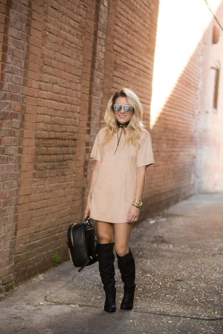 Oversized tees and tall boots are all the rage this season. Order one size up and make your favorite tee a dress! Not confident enough to do that? I've got a secret for you.. click to read more! 