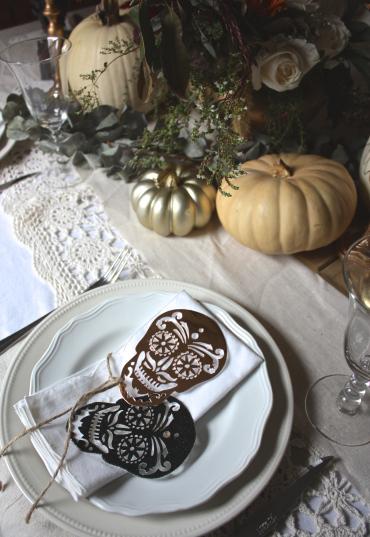 Simple Black Halloween Details & Place Setting 101 : Casual Table | Dreamery Events