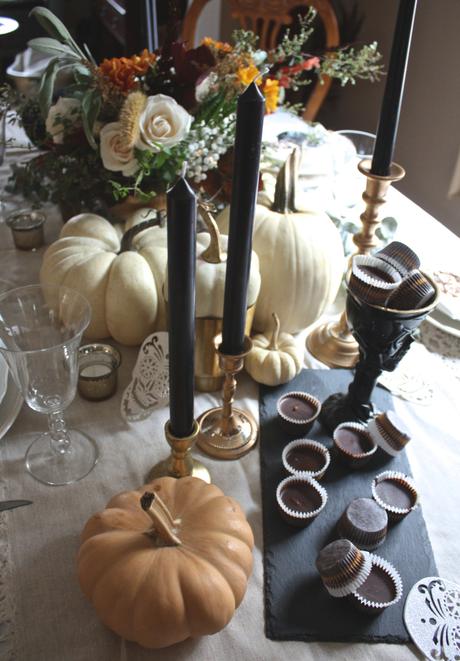 Simple Black Halloween Details & Place Setting 101 : Casual Table | Dreamery Events 
