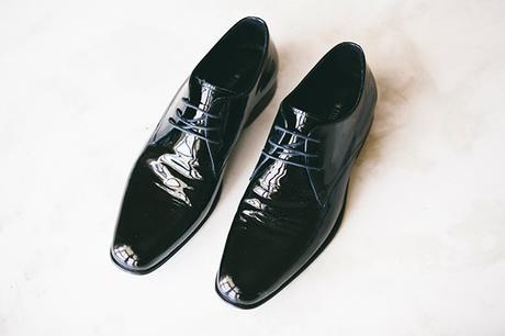 wedding-santorini-groom-shoes