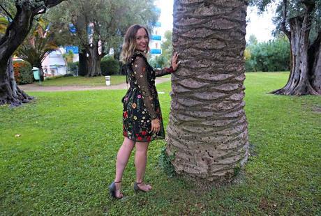 Cannes Chic // Embroidered Floral Dress, Khaki Sandals and Rosy Shades // Outfit