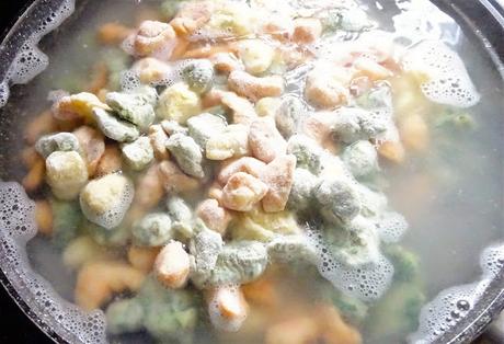 tri-colour-gniocchi-pasatadumplings-potatoes-spinach-flour-egg-nutmeg-pasta-