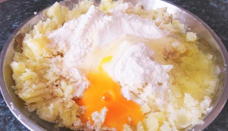 tri-colour-gniocchi-pasatadumplings-potatoes-spinach-flour-egg-nutmeg-pasta-