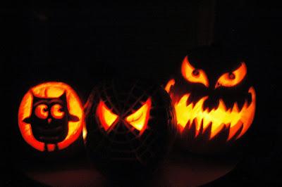 #PawsForReaction #Pumpkins - Our past #Halloween #JackOLanterns