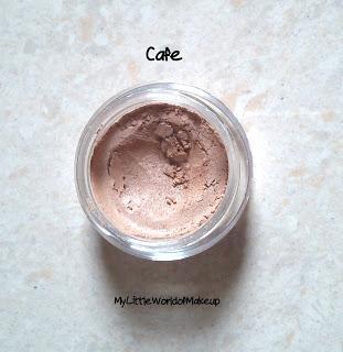 iQ Natural Premium Loose  Mineral  Eye shadows Review, Price & Swatches