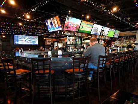 The Best Bars to Watch the Cubs in the ‘Burbs cubs bars suburbs