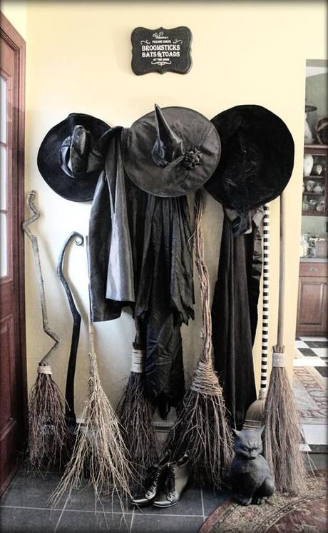 Happy Halloween! Our favorite spooky, silly, and charming Halloween decorating ideas.