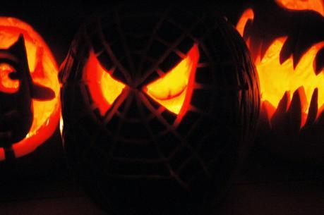 #Halloween #HorrorMovie #List: #Halloween themed scary #movies by #PawsForReaction