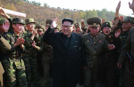 Kim Jong Un waves during a field inspection of a special forces operations battalion under KPA Unit #525 in a photo which appeared top-center of the Noveber 4, 2016 edition of the WPK daily organ Rodong Sinmun (Photo: Rodong Sinmun).