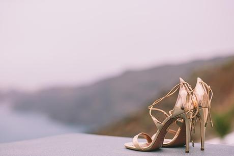 bridal-shoes-wedding-santorini