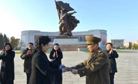 Korean Democratic Women's Union Central Committee Chair Kim Jong Sun hands over a presentation certificate to a Ministry of People's Armed Forces official during a November 8, 2016 ceremony (Photo: KCNA).