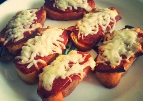 Pepperoni Pizza Crostini