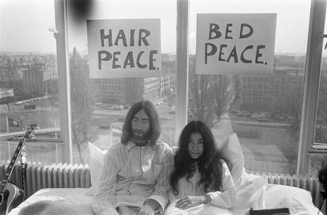 John Lennon and Yoko Ono doing their bed protest