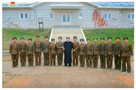 Kim Jong Un poses for a commemorative photo with members of an artillery unit of the coastal defense unit (Photo: Korean Central Television).