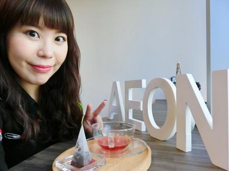 Aeon Medical Waiting room 2 selfie 2