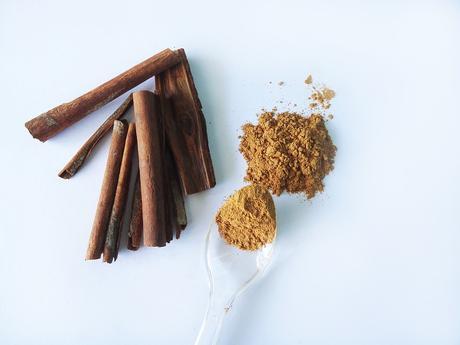 cinnamon-powder-and-lemon-juice-to-treat-blackheads