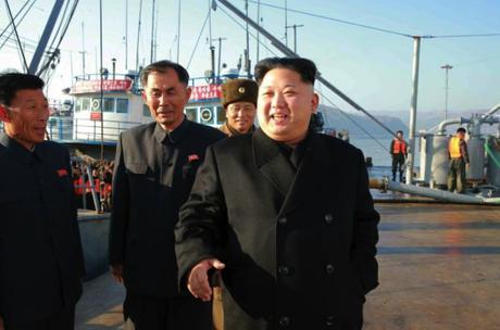 Kim Jong Un grins while touring the docks of the August 25 Fishery Station in an image seen top-center on the front page of the November 20, 2016 edition of the WPK daily organ Rodong Sinmun (Photo: Rodong Sinmun).