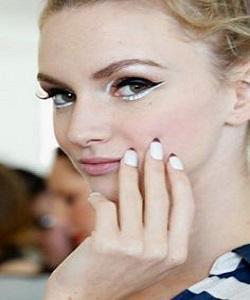 Glam Yourself With The Hottest Winter Makeup Trends And Tutorials 3817e213f6eb445138140d7dbc533d1c