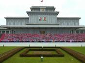 Jong Attends Commemorative Photo-op with Women’s Union Congress Participants